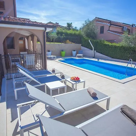 Villa Luka With Private Pool Near Porec Poreč
