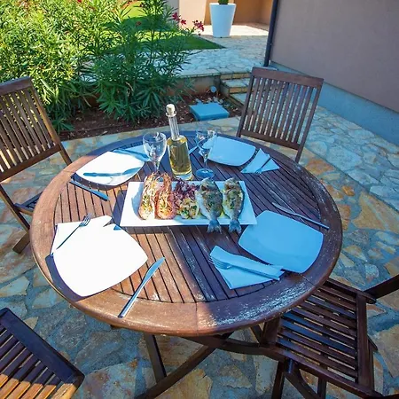 Villa Luka With Private Pool Near Porec Poreč