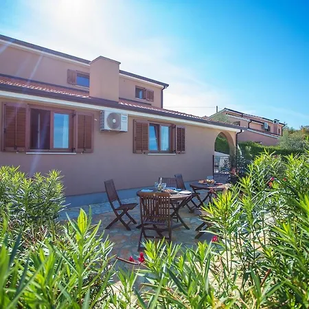 Villa Luka With Private Pool Near Porec